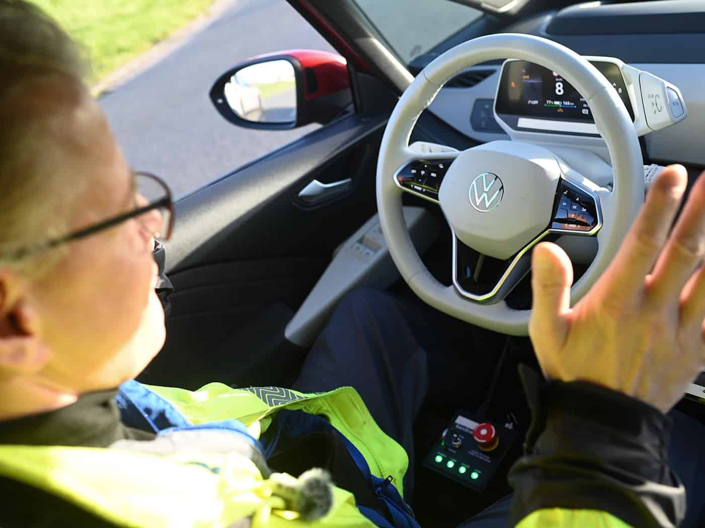 VW erprobt automatisierte Fahrzeugbewegungen im Emder Autoterminal