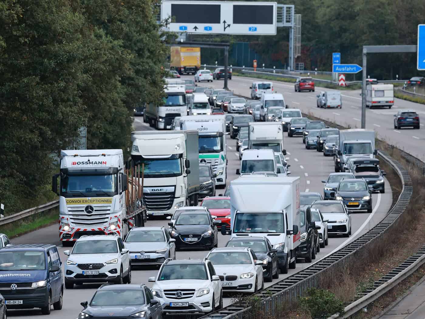 Ferienstart belastet Autobahnen in Niedersachsen und Bremen – Baustellen sorgen für Stau