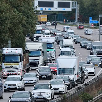 Ferienstart belastet Autobahnen in Niedersachsen und Bremen – Baustellen sorgen für Stau