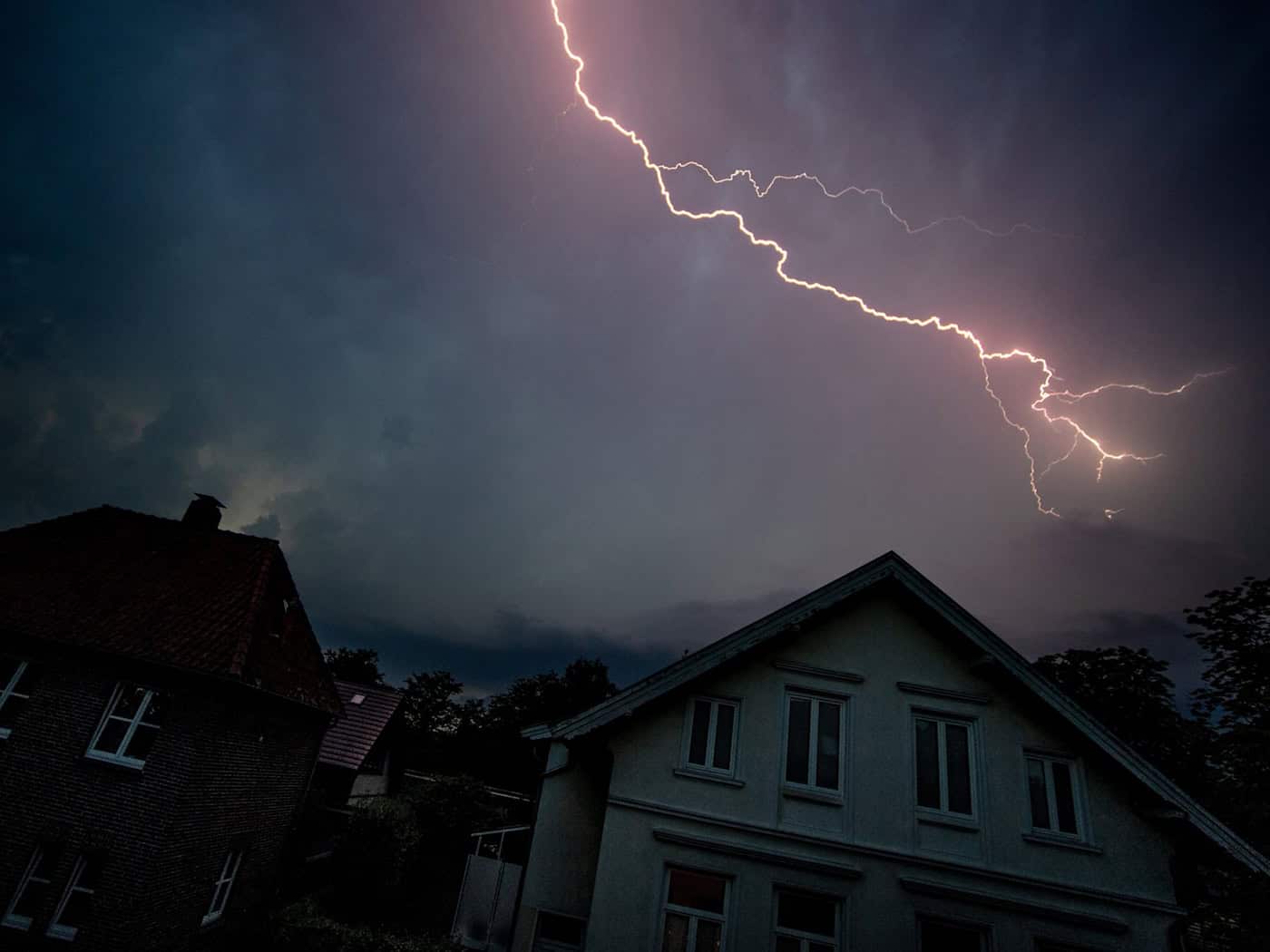 Wolken, Regen und Gewitter im Nordwesten