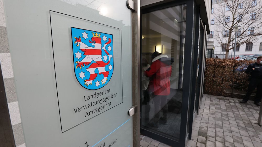 Der Eingang des Landgerichts in Gera. / Foto: Bodo Schackow/dpa-Zentralbild/dpa