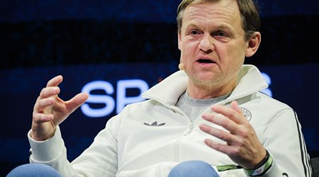 Bjørn Gulden, Vorstandsvorsitzender Adidas, nimmt an einem Podiumsgespräch auf der Branchenkonferenz SpoBis teil. / Foto: Christian Charisius/dpa