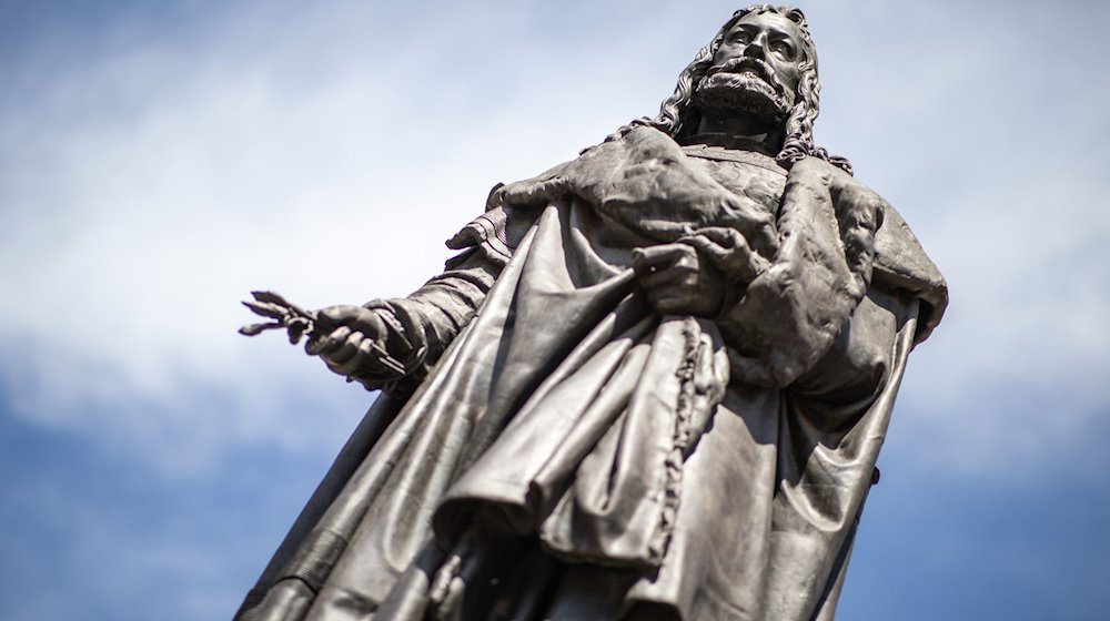 Das Albrecht-Dürer-Denkmal steht auf dem Albrecht-Dürer-Platz. / Foto: Daniel Karmann/dpa/Archivbild