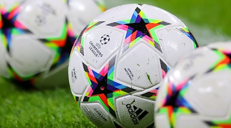 Fußball mit dem Logo der Champions League liegen auf dem Rasen. / Foto: Jan Woitas/dpa Fußball mit dem Logo der Champions League liegen auf dem Rasen. / Foto: Jan Woitas/dpa