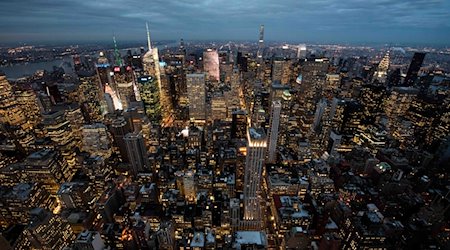 Blick auf die Skyline von Manhattan mit ihren vielen Bürotürmen. / Foto: Gregor Fischer/dpa/Symbolbild