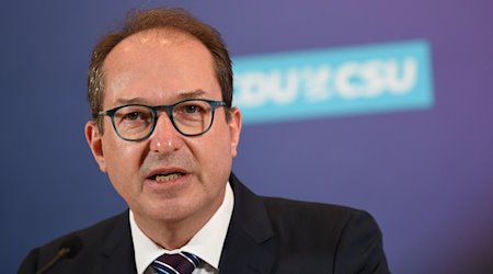 Alexander Dobrindt, erster stellvertretender Vorsitzender der CSU im Bundestag, spricht. / Foto: Serhat Kocak/dpa