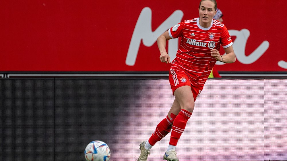 Sydney Lohmann von München spielt den Ball. / Foto: Christian Kolbert/Bildagentur Kolbert/dpa