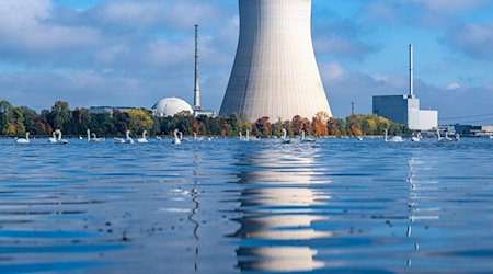 Blick auf das Kernkraftwerk Isar 2. / Foto: Armin Weigel/dpa