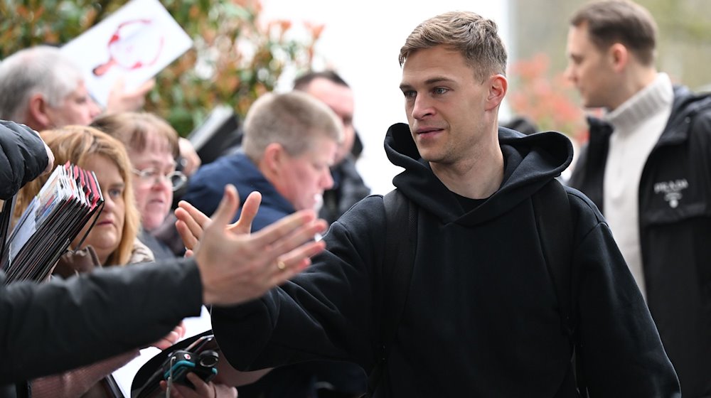 Die Nationalspieler Joshua Kimmich (l) und Manuel Neuer. / Foto: Arne Dedert/dpa