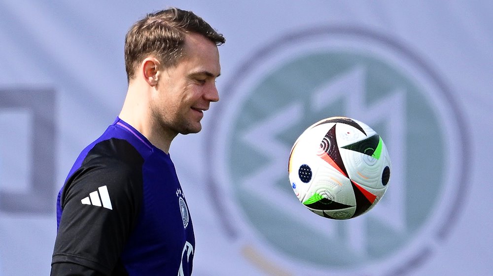 Nationaltorwart Manuel Neuer nimmt am Training teil. / Foto: Arne Dedert/dpa