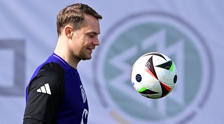 Nationaltorwart Manuel Neuer nimmt am Training teil. / Foto: Arne Dedert/dpa