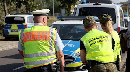 Bei einer flexiblen Schwerpunktkontrolle unmittelbar an der deutsch-polnischen Grenze. / Foto: Bernd Wüstneck/dpa/Archivbild