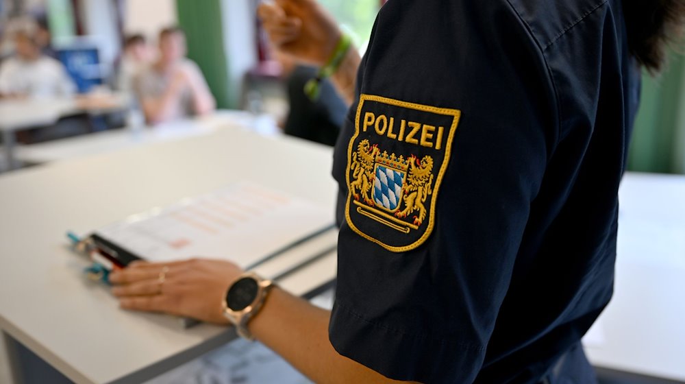 Kandidaten für den Mittleren Dienst bei der Bayerischen Polizei nehmen, im Rahmen eines zweitägigen Auswahlverfahrens, an verschiedenen Tests teil. / Foto: Peter Kneffel/dpa