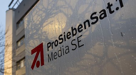 Das Logo der ProSiebenSat.1 Media SE in Unterföhring. / Foto: Lennart Preiss/dpa