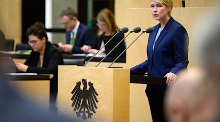 Manuela Schwesig, Ministerpräsidentin von Mecklenburg-Vorpommern, spricht im Bundesrat. / Foto: Bernd von Jutrczenka/dpa