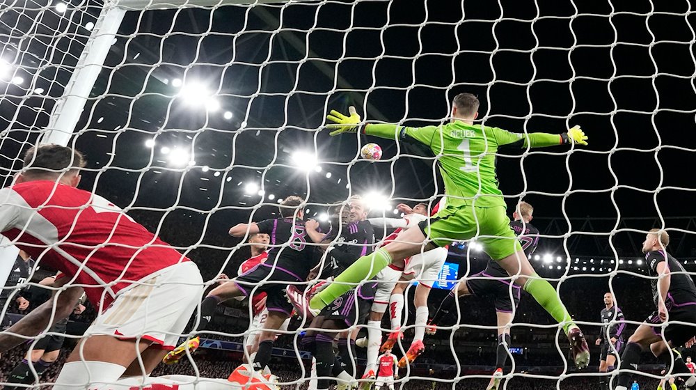 Bayerns Torhüter Manuel Neuer verteidigt sein Tor. / Foto: Frank Augstein/AP/dpa