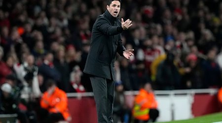 Arsenals Trainer Mikel Arteta reagiert während des Spiels. / Foto: Frank Augstein/AP