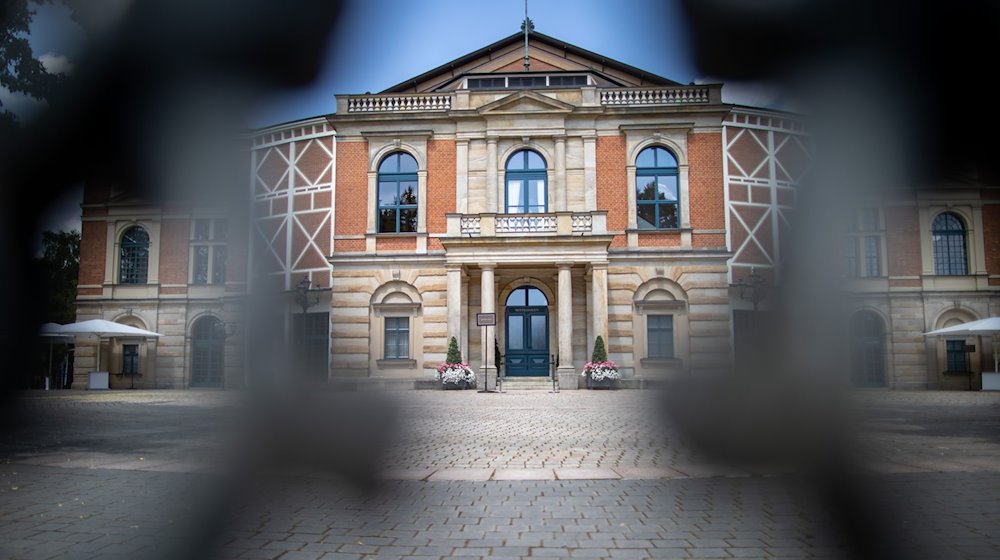 Das Festspielhaus auf dem Grünen Hügel. / Foto: Daniel Karmann/dpa/Archivbild