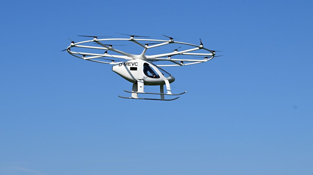 Demonstrationsflug des Elektro-Flugtaxis Volocopter. / Foto: Bernd Weißbrod/dpa/Archivbild