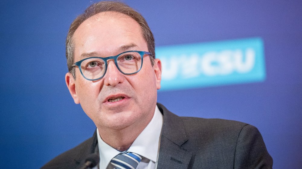Alexander Dobrindt, CSU-Landesgruppenchef, spricht bei einem Pressestatement. / Foto: Michael Kappeler/dpa