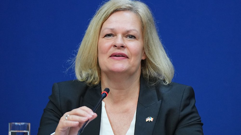 Nancy Faeser (SPD), Bundesministerin des Innern und Heimat, spricht. / Foto: Soeren Stache/dpa