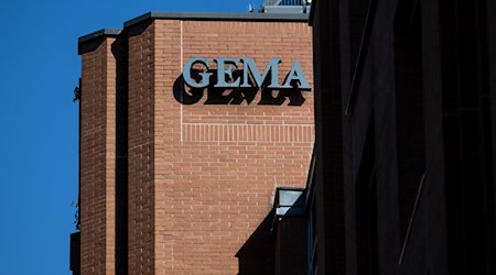 Der Schriftzug GEMA ist an dem Gebäude der Generaldirektion angebracht. / Foto: Sven Hoppe/dpa