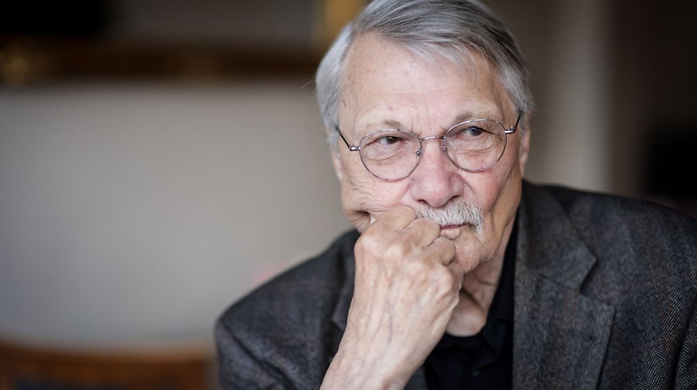 Der Kabarettist und Schauspieler Henning Venske bei einem Interview. / Foto: Christian Charisius/dpa