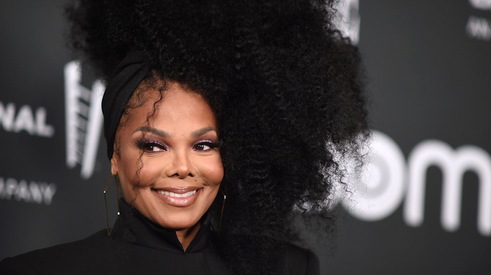 Janet Jackson steht in einem Presseraum im Microsoft Theater in Los Angeles. / Foto: Richard Shotwell/Invision via AP/dpa/Archivbild