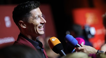 Robert Lewandowski, Fußballspieler, kommt zur Verleihung des "Sport Bild-Award 2023" in den Fischauktionshallen. / Foto: Christian Charisius/dpa