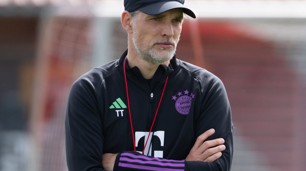 Trainer Thomas Tuchel von München steht auf dem Platz. / Foto: Sven Hoppe/dpa