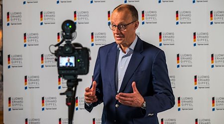 Friedrich Merz, CDU-Vorsitzender, während eines Interviews mit der Deutschen Presse Agentur (dpa). / Foto: Peter Kneffel/dpa