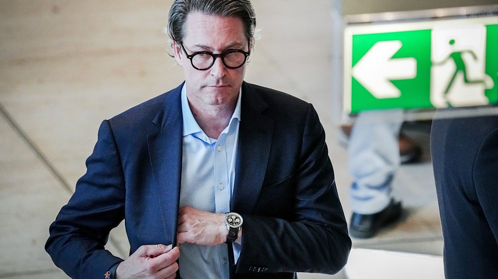 Andreas Scheuer, CSU-Bundestagsabgeordneter und ehemaliger Bundesverkehrsminister, im Bundestag. Scheuer will bei der nächsten Bundestagswahl nicht mehr antreten. / Foto: Kay Nietfeld/dpa