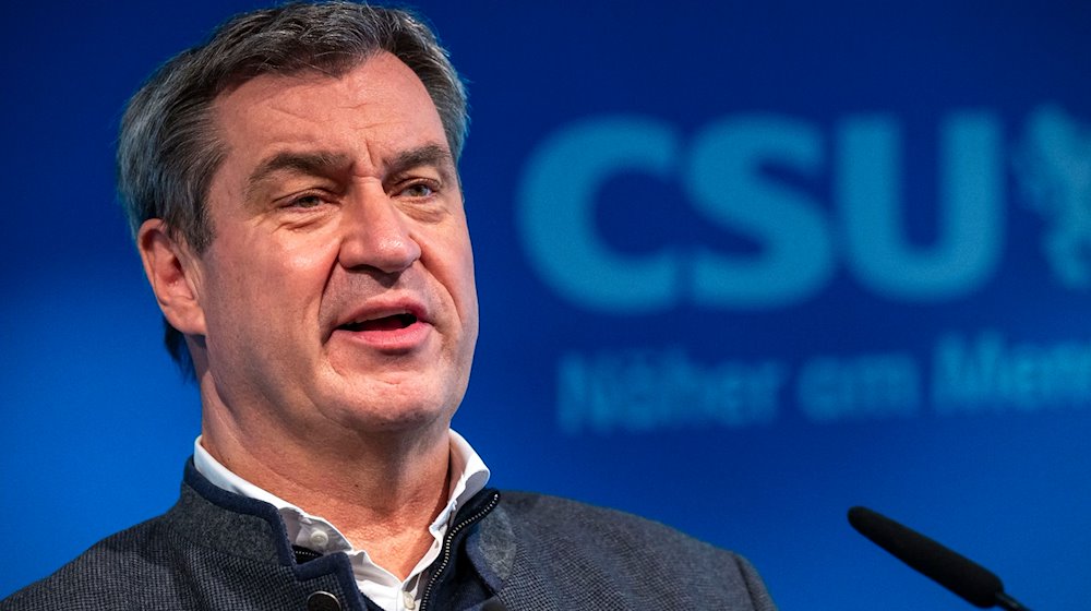 Markus Söder, CSU-Parteivorsitzender, nimmt an einer Pressekonferenz teil. / Foto: Peter Kneffel/dpa