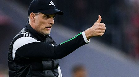 Münchens Trainer Thomas Tuchel gestikuliert. Tuchel ist unzufrieden mit der Saison beim FC Bayern. / Foto: Tom Weller/dpa