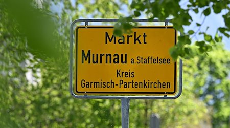 Das Ortsschild von Murnau. / Foto: Angelika Warmuth/dpa