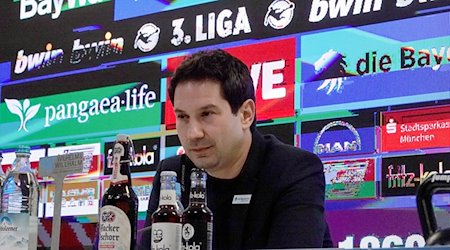 Argirios Giannikis wird als neuer Trainer des Fußball-Drittligisten TSV 1860 München vorgestellt. / Foto: Niklas Treppner/dpa