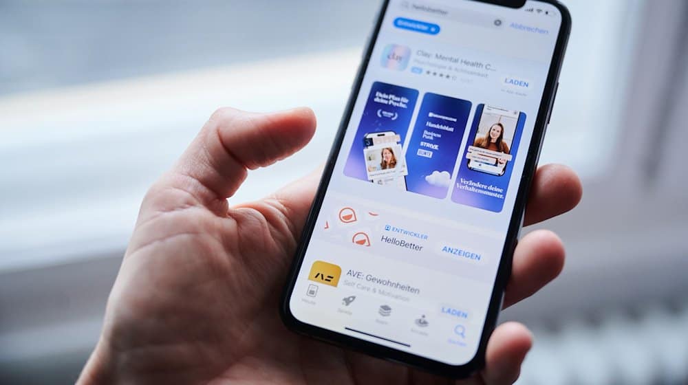 „HelloBetter“ steht auf der App Anzeige eines iPhones. / Foto: Annette Riedl/dpa/Archiv