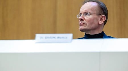 Der frühere Wirecard-Vorstandschef Markus Braun auf der Anklagebank im seit Dezember 2022 laufenden Strafprozess. / Foto: Peter Kneffel/dpa