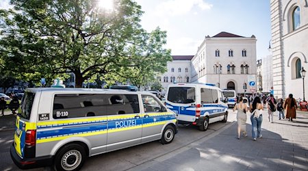 Polizeipräsenz ist im Vorfeld eines geplanten Pro-Palästina-Protestcamps vor der Ludwig-Maximilians-Universität (LMU) zu sehen. / Foto: Matthias Balk/dpa