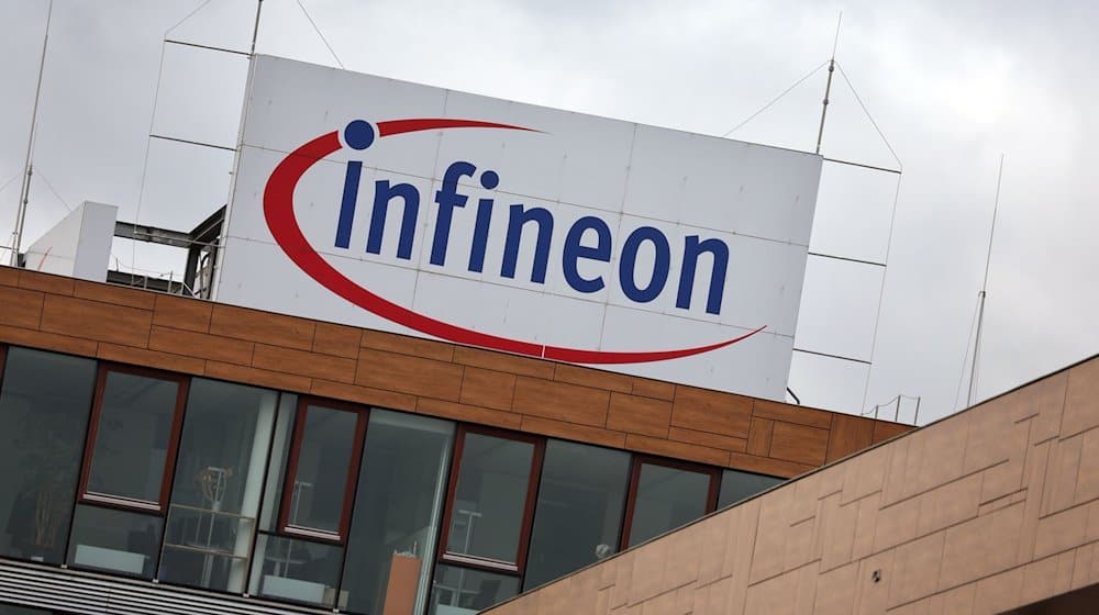 Das Logo von Infineon ist am Firmensitz zu sehen. / Foto: Karl-Josef Hildenbrand/dpa