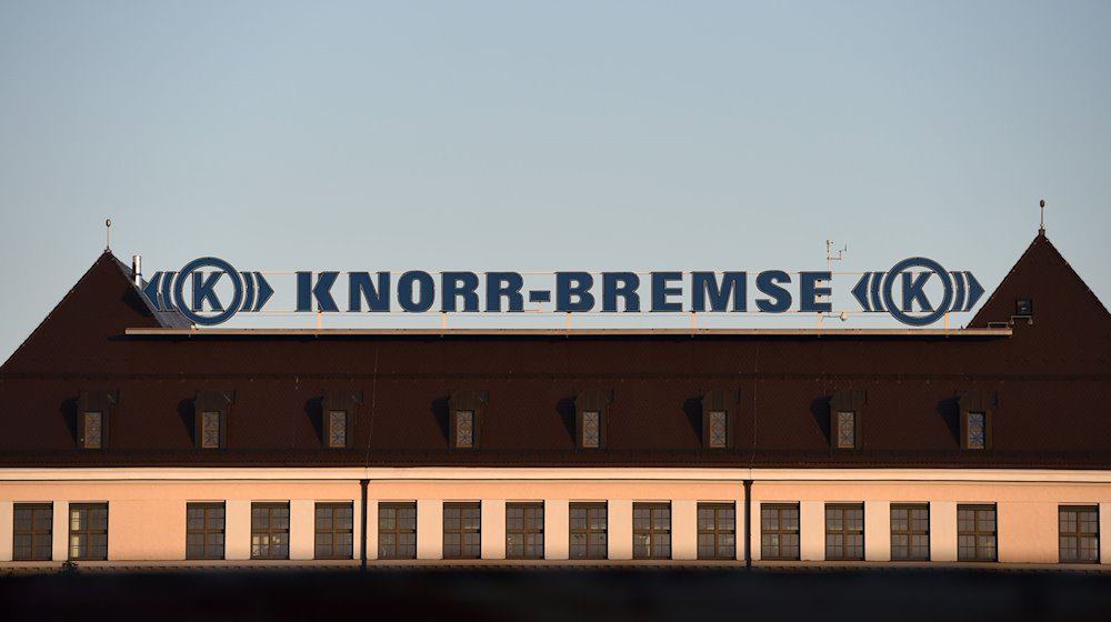 Die Zentrale des weltweit führenden Herstellers von Bremssystemen für Schienen- und Nutzfahrzeuge in München. / Foto: Andreas Gebert/dpa