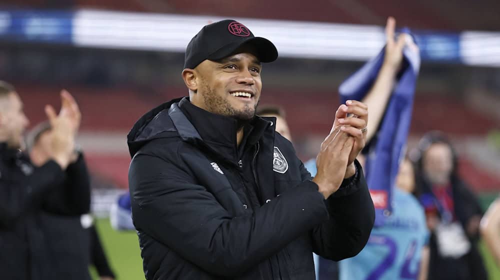 Trainer Vincent Kompany feiert mit Burnley den Aufstieg in die Premier League. / Foto: Richard Sellers/Press Association/dpa/Archivbild