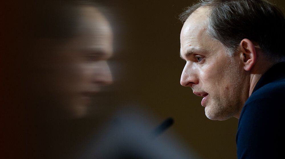 Trainer Thomas Tuchel von München nimmt nach dem Spiel an einer Pressekonferenz teil. / Foto: Sven Hoppe/dpa