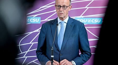 Friedrich Merz, CDU-Bundesvorsitzender und Fraktionsvorsitzender der CDU/CSU-Fraktion im Bundestag, spricht. / Foto: Britta Pedersen/dpa