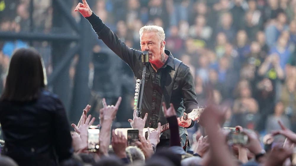 Sänger James Hetfield auf der Bühne. / Foto: Marcus Brandt/dpa/Archivbild