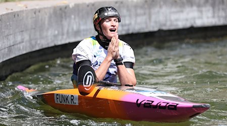 Kanu/Slalom: Weltmeisterschaft, Kajak-Einer, Finale, Damen. Ricarda Funk aus Deutschland freut sich nach ihrem Sieg. / Foto: Christian Kolbert/Kolbert-Press/dpa/Archivbild