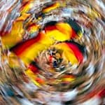 Mit riesiger Freude schwenken Deutschland-Fans beim Public Viewing in Dresden ihre Fahnen. / Foto: Arno Burgi/dpa-Zentralbild/dpa