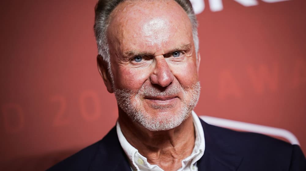 Karl-Heinz Rummenigge, ehemaliger Fuballspieler, kommt zur Verleihung des "Sport Bild-Award 2023" in den Fischauktionshallen. Karl-Heinz Rummenigge hat einen Spezialpreis erhalten. / Foto: Christian Charisius/dpa