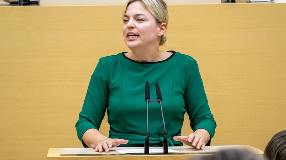 Grünen-Fraktionschefin Katharina Schulze hat die anstehende Rom-Reise von Ministerpräsident Söder scharf kritisiert. / Foto: Peter Kneffel/dpa/Archivbild