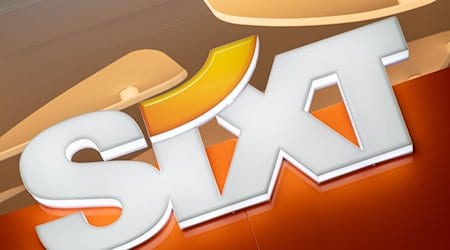 Das Logo des Autovermieters Sixt. / Foto: Peter Kneffel/dpa